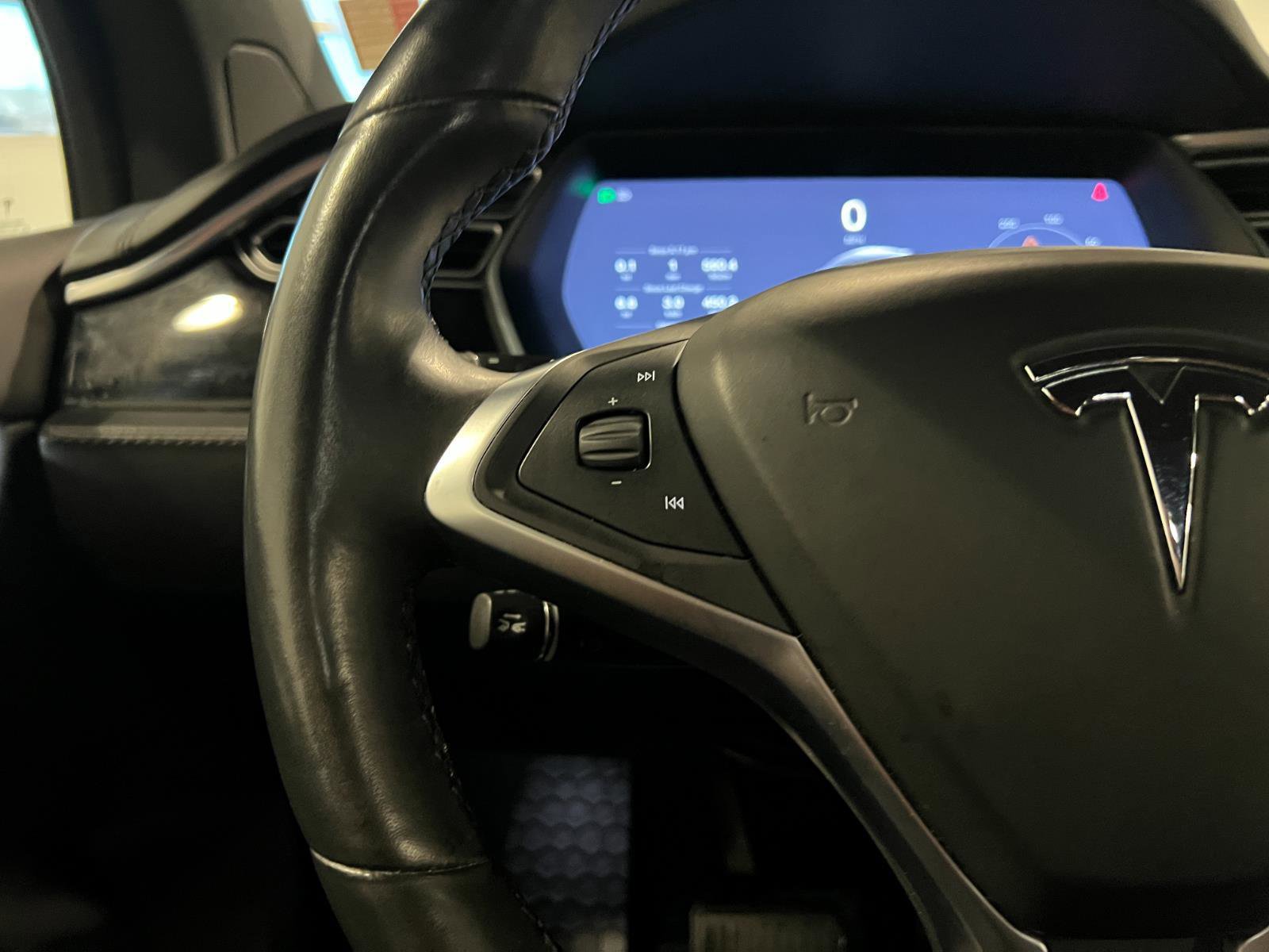 Used 2018 Tesla Model X 75D image 13