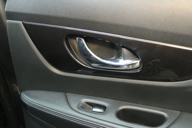 Used 2018 Nissan Rogue S FWD image 12