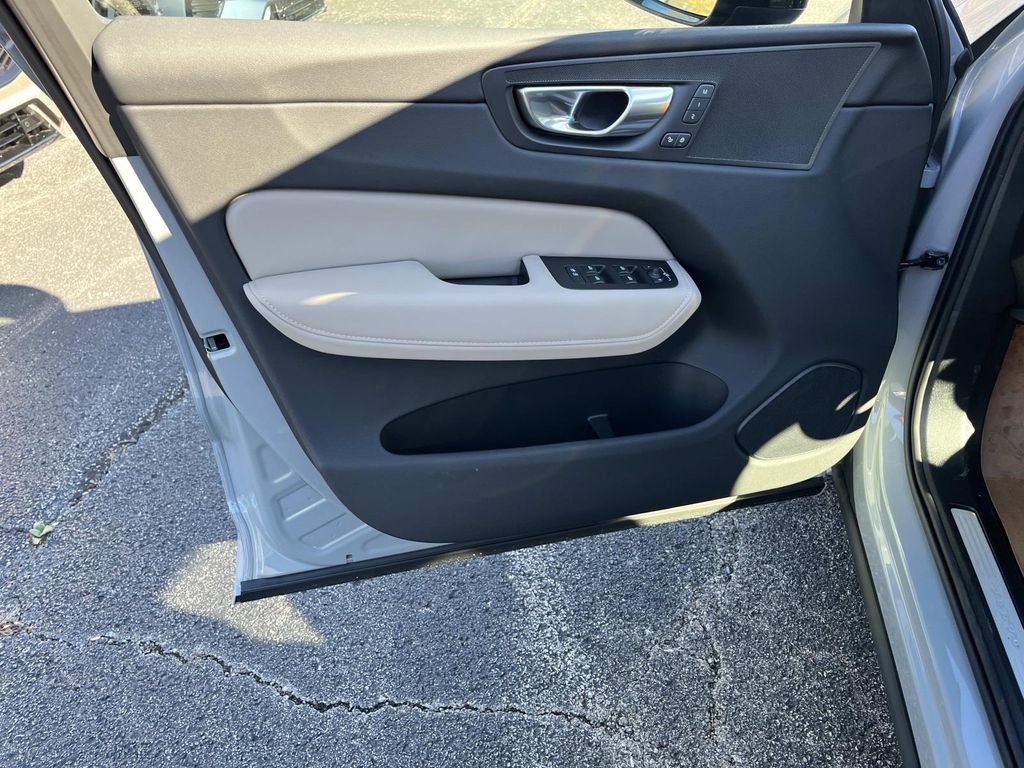 New 2026 Volvo XC60 B5 Plus w/ Protection Package Premier image 20