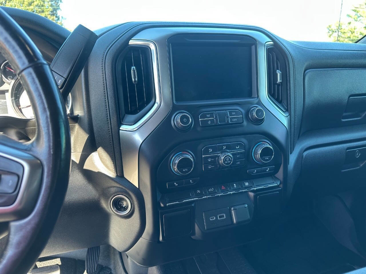 Used 2021 Chevrolet Silverado 1500 LT image 3