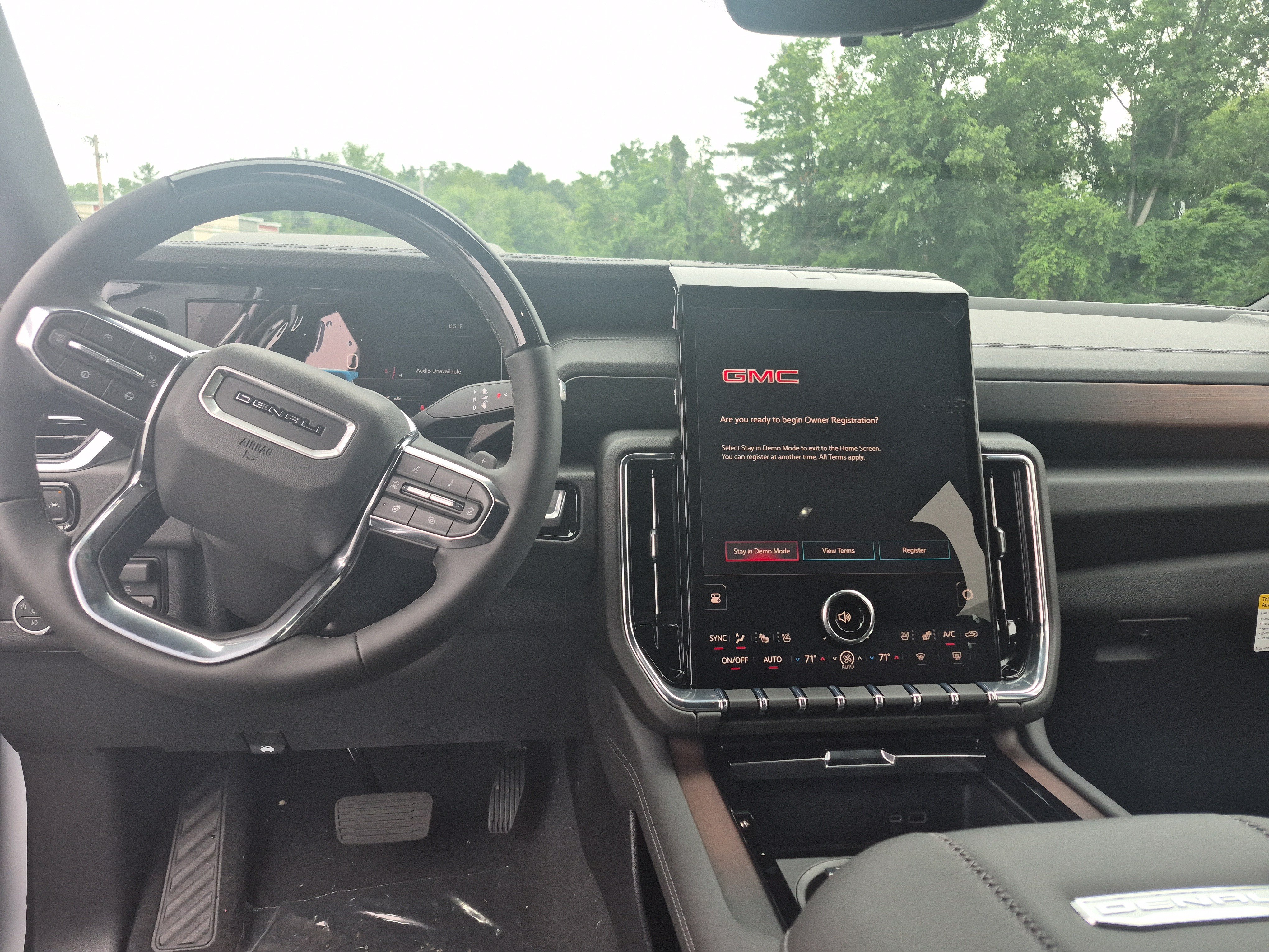 Used 2026 GMC Yukon Denali w/ Denali Reserve Package AWD/4WD image 11