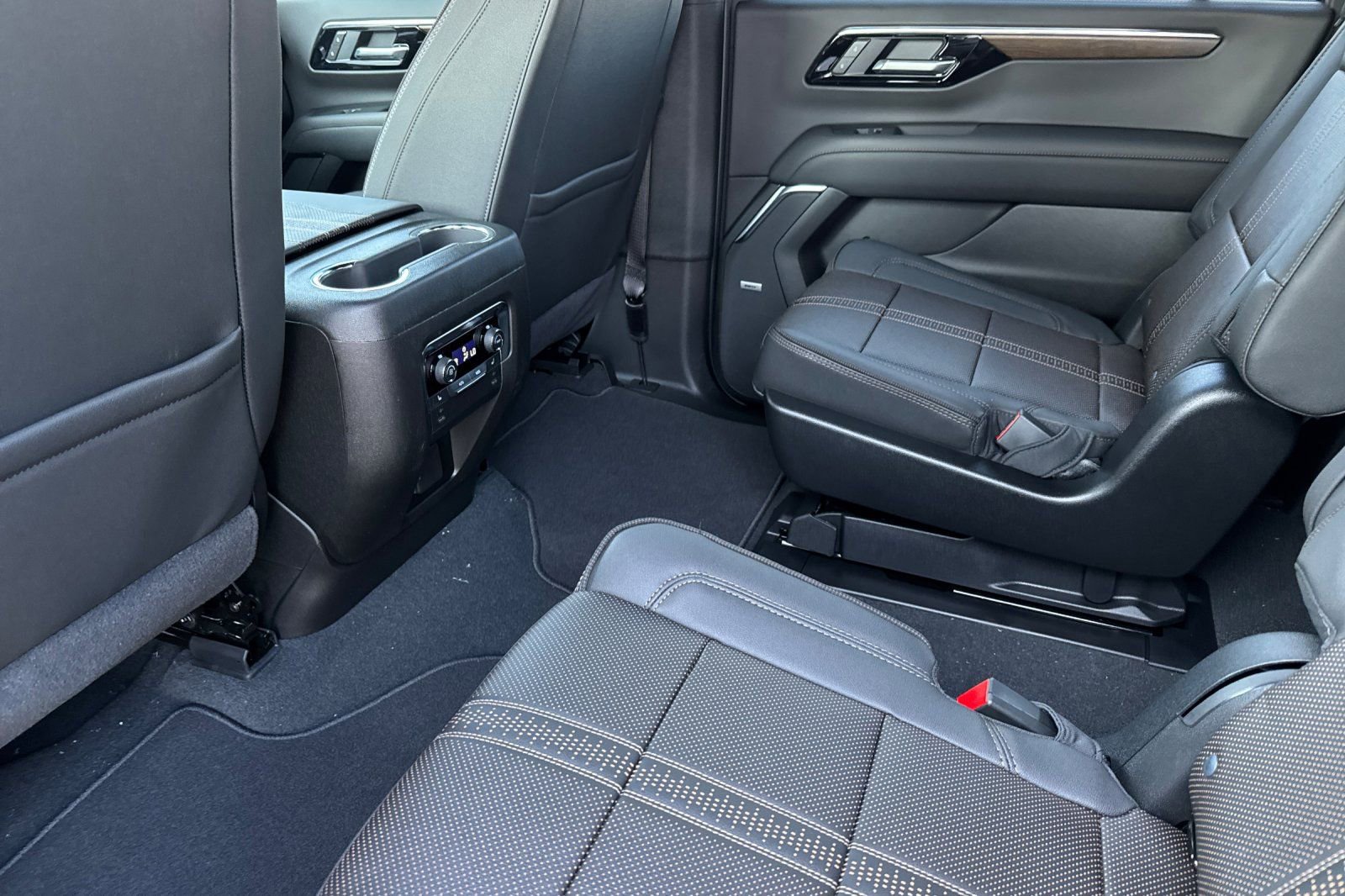 New 2026 Chevrolet Suburban High Country image 11