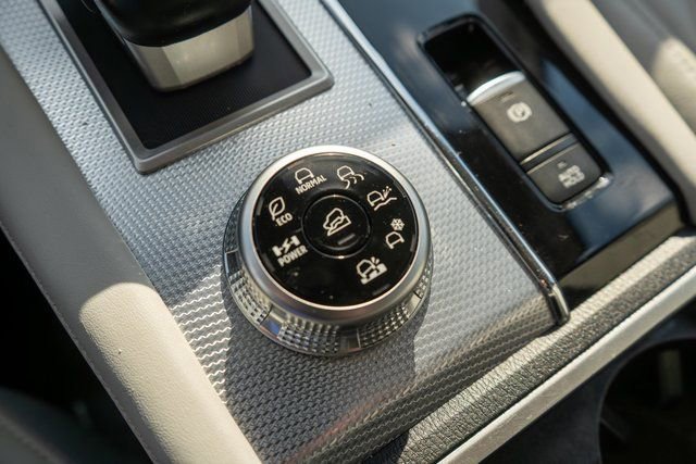 Used 2023 Mitsubishi Outlander 4WD Plug-In Hybrid image 36