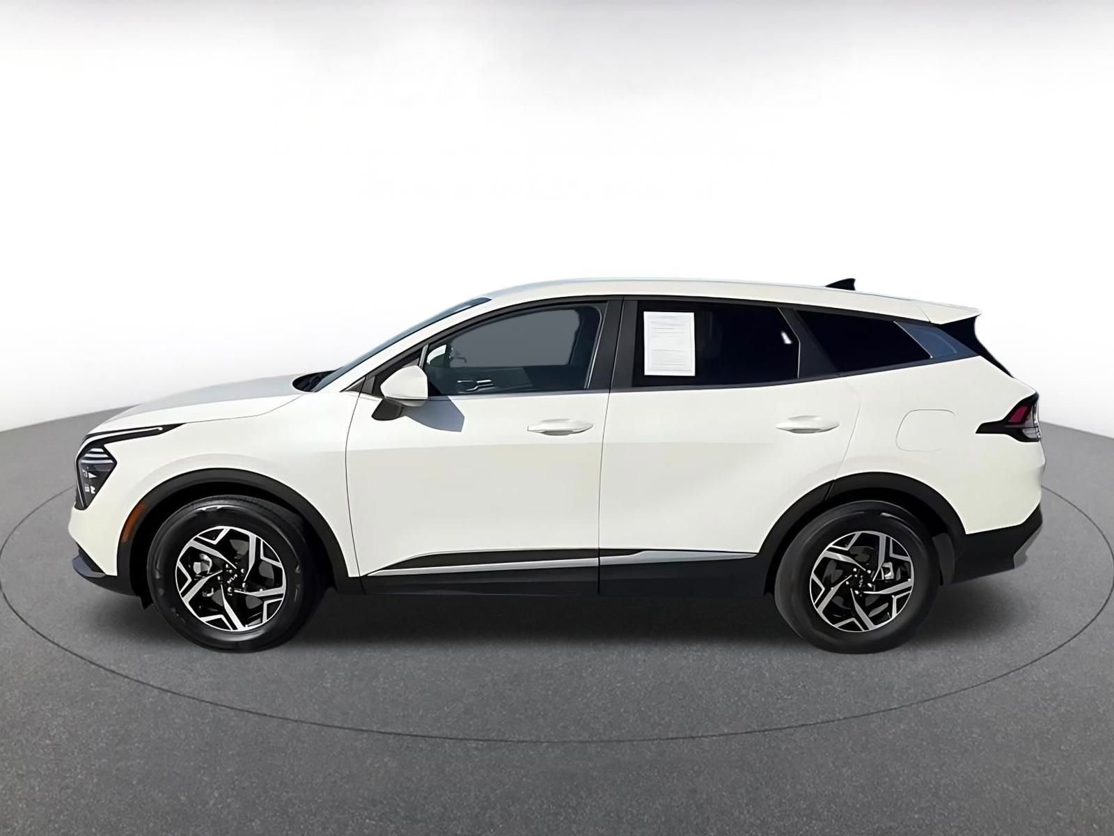 Used 2025 Kia Sportage LX image 9