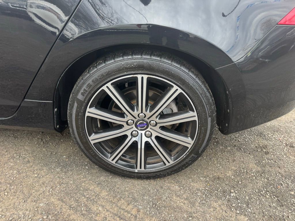 Used 2017 Volvo S60 T5 Inscription w/ Convenience Package image 17