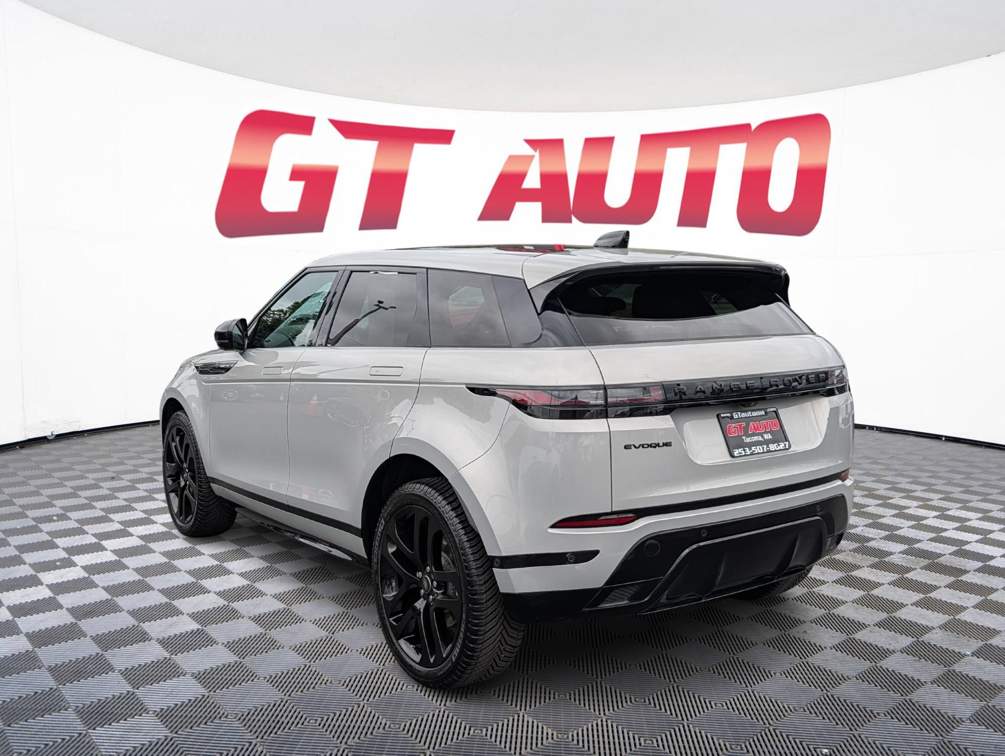 Used 2024 Land Rover Range Rover Evoque Dynamic SE AWD/4WD image 3