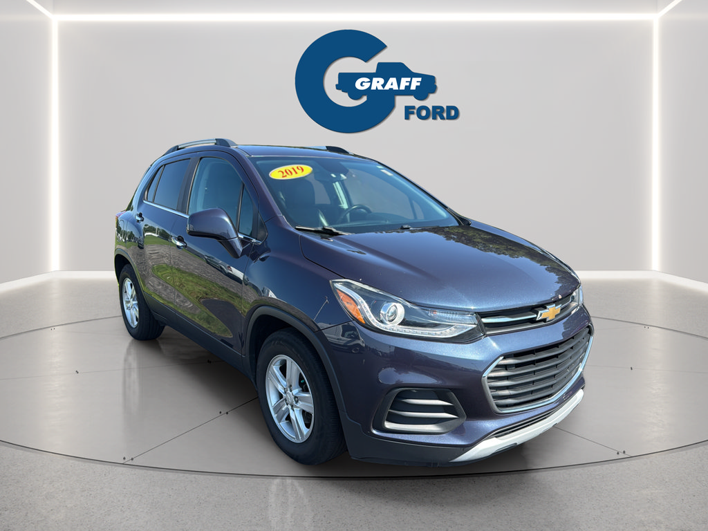 Used 2019 Chevrolet Trax LT w/ LT Convenience Package FWD image 3