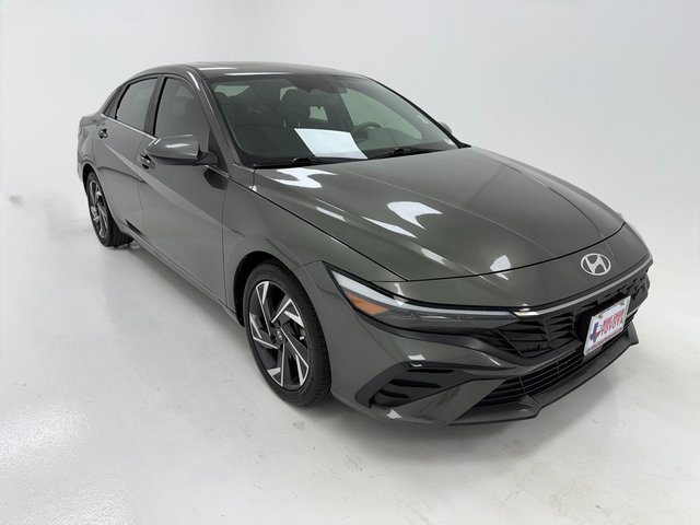 Used 2024 Hyundai Elantra SEL w/ Convenience Package image 2