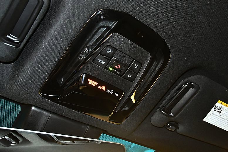 Used 2023 Toyota Venza XLE image 28