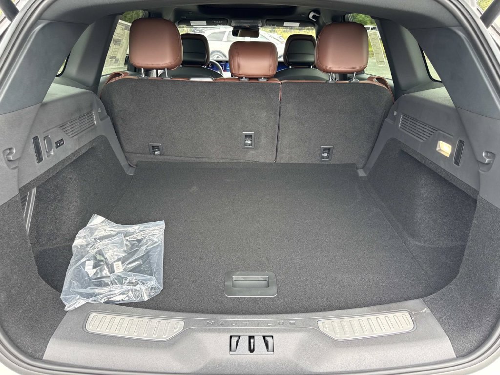 New 2026 Lincoln Nautilus Reserve AWD/4WD image 11