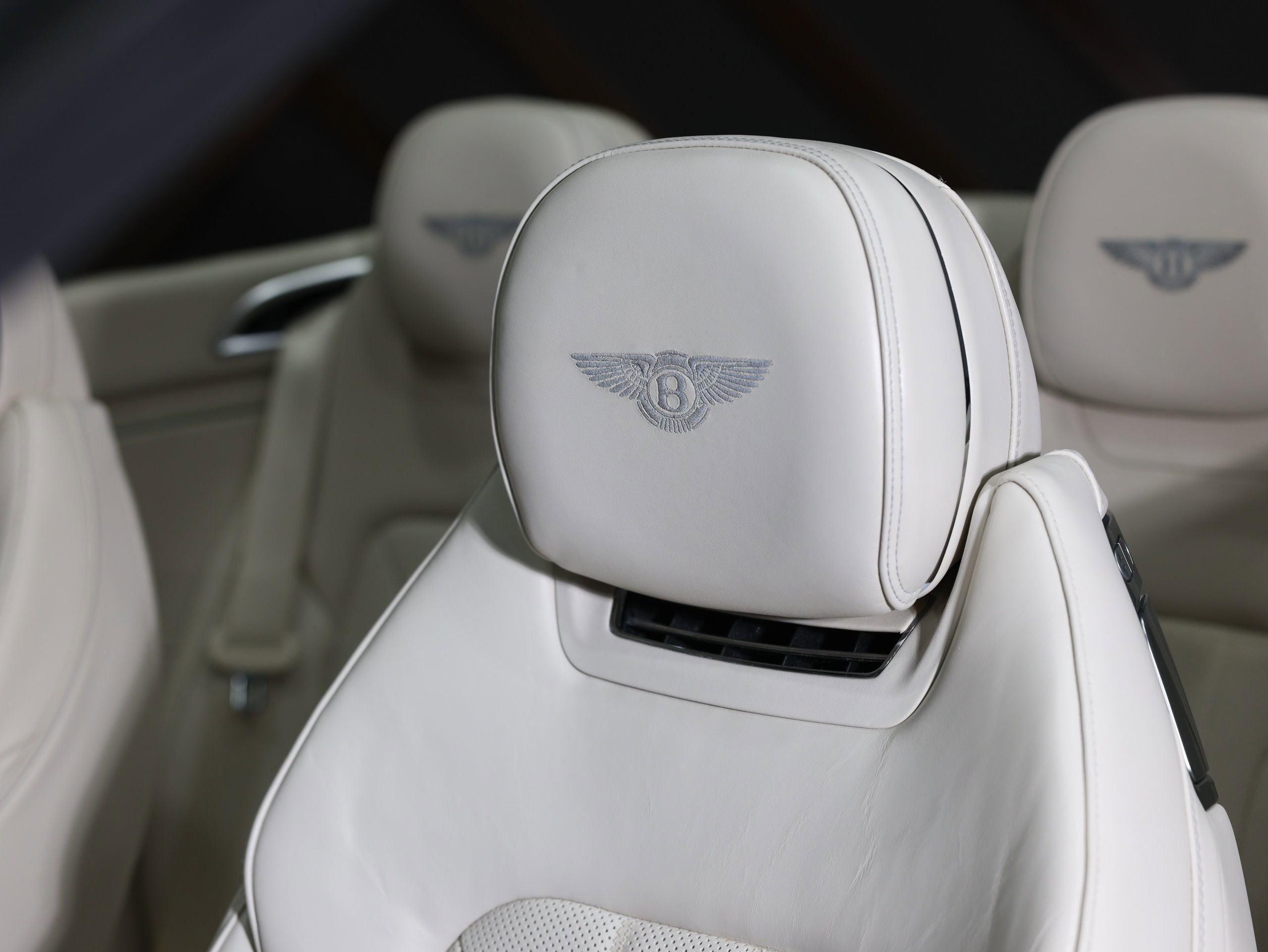 Used 2022 Bentley Continental GT Speed image 31