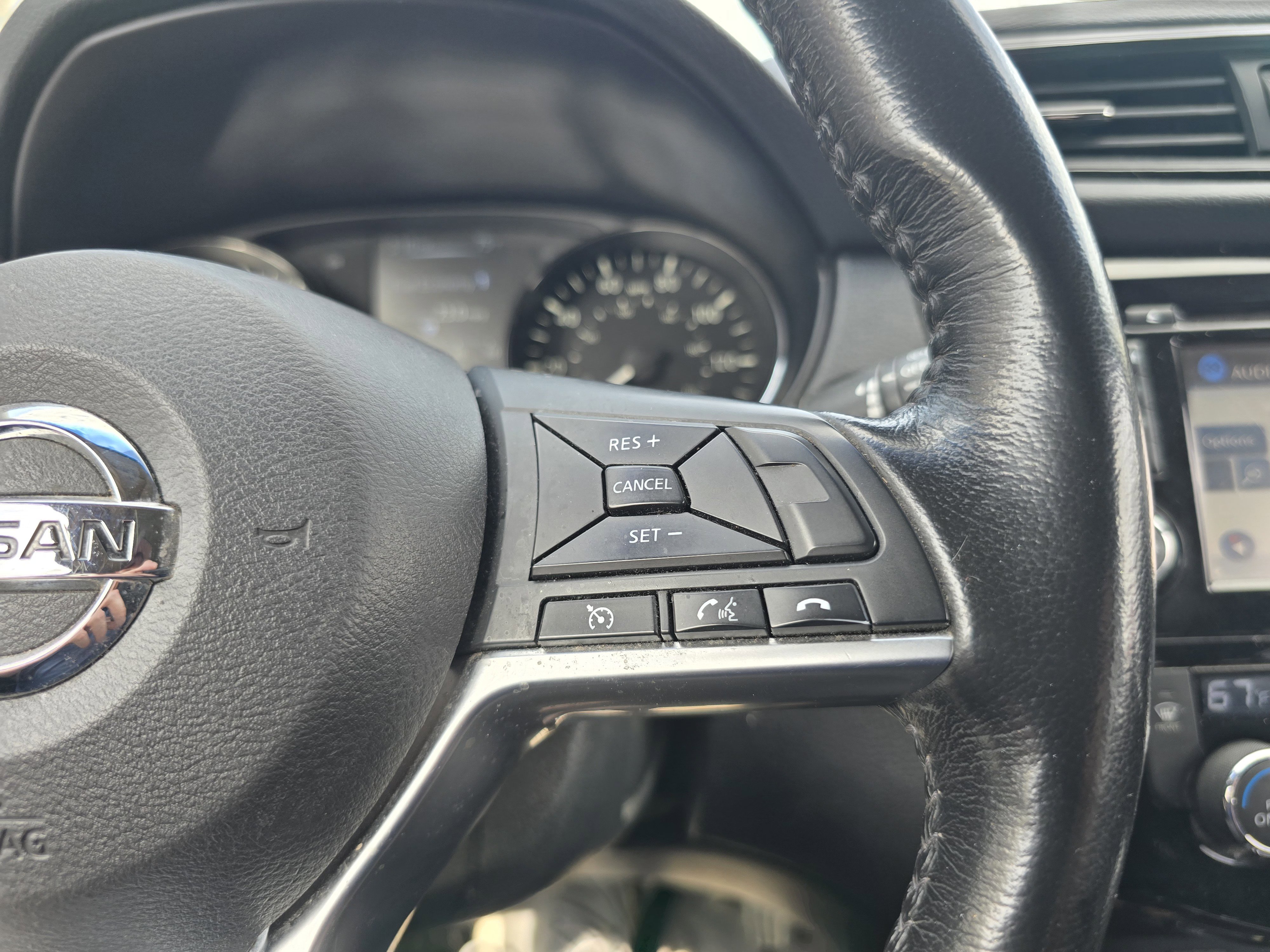 Used 2017 Nissan Rogue SV w/ Sun & Sound Touring Package image 14
