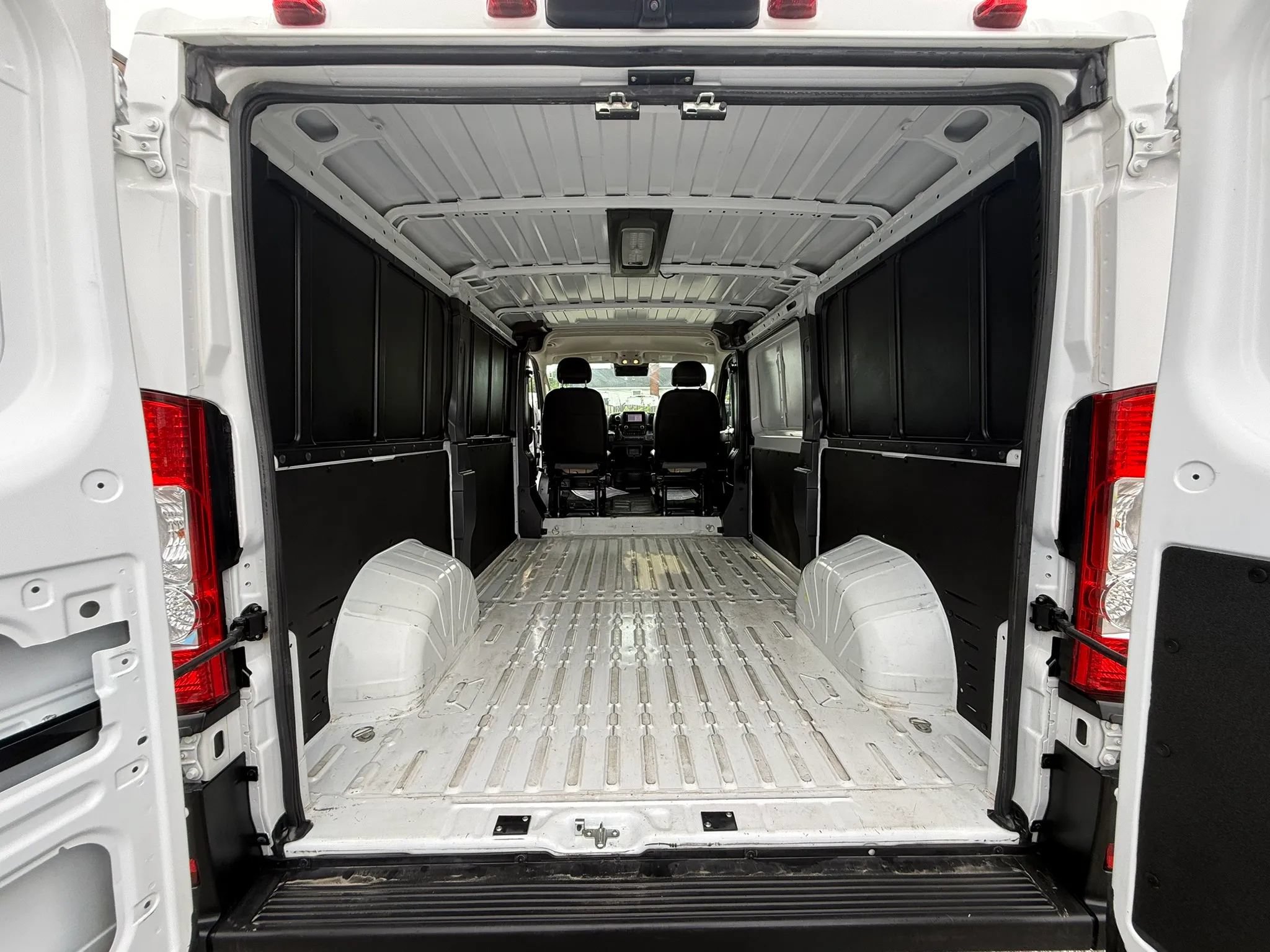 Used 2025 RAM ProMaster 2500 w/ Convenience Group FWD image 46