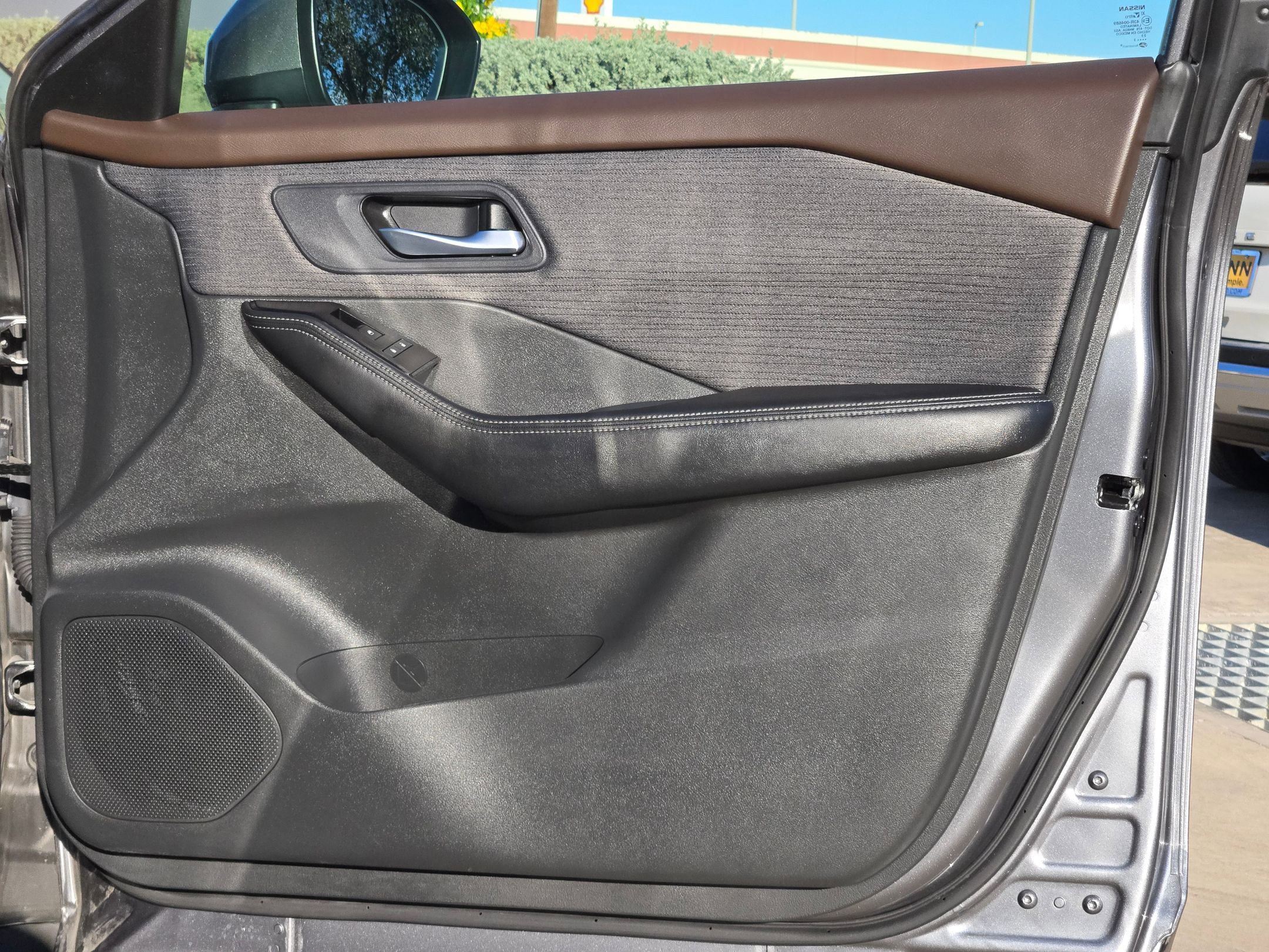 Used 2023 Nissan Rogue SV image 30