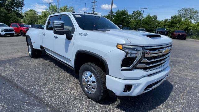New 2026 Chevrolet Silverado 3500 High Country w/ Technology Package AWD/4WD image 4