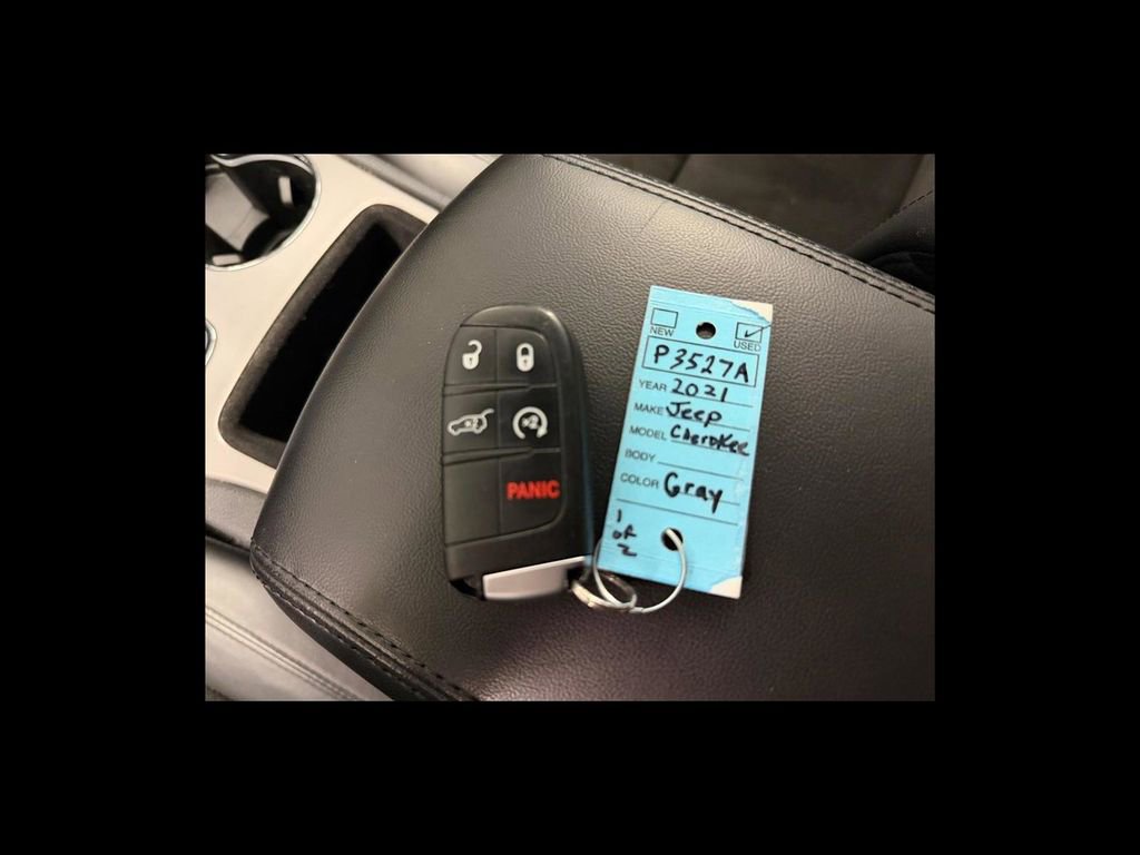 Used 2021 Jeep Grand Cherokee Laredo X AWD/4WD image 26
