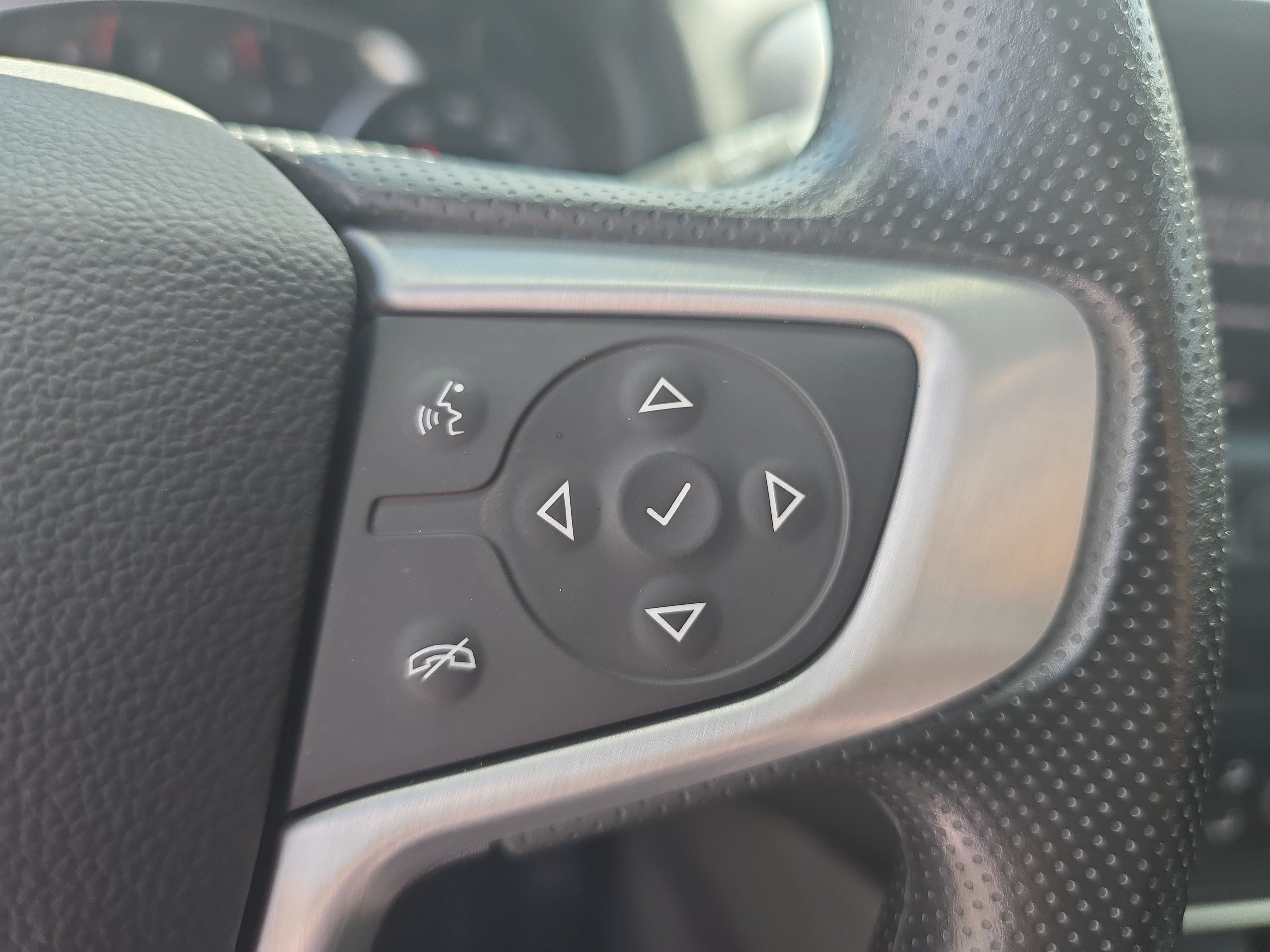 Used 2024 GMC Terrain SLE w/ Driver Convenience Package FWD image 17
