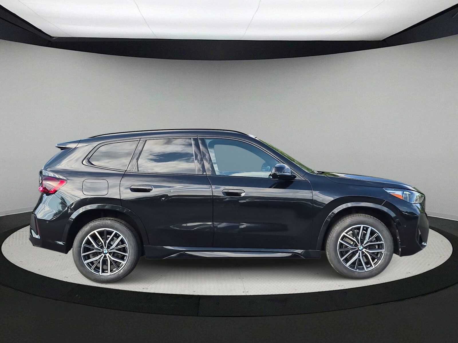 Used 2023 BMW X1 xDrive28i w/ Premium Package AWD/4WD image 9
