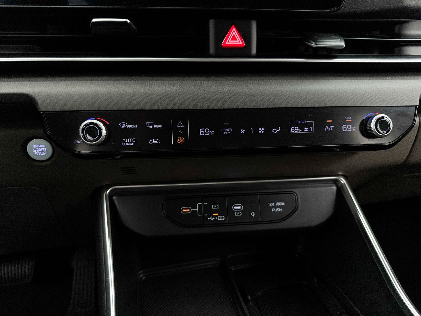 Used 2025 Kia Carnival EX FWD image 26