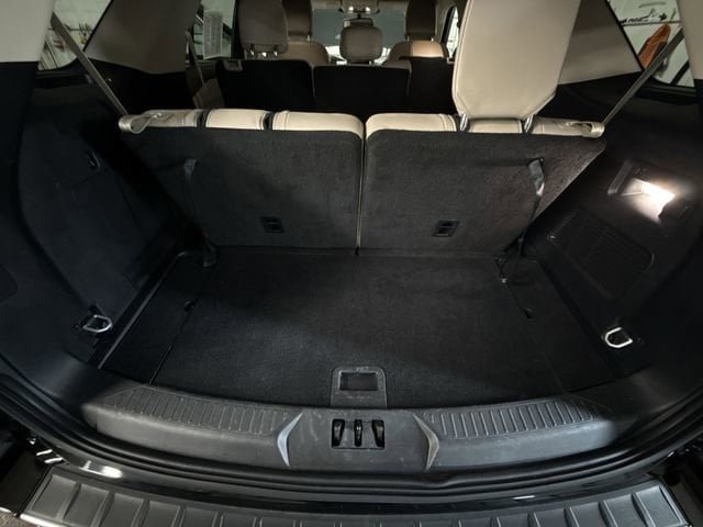 Used 2023 Ford Explorer Limited AWD/4WD image 17