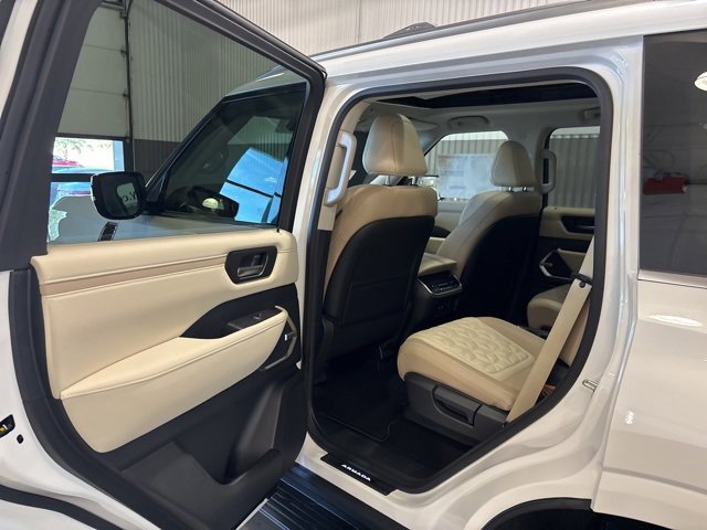 New 2026 Nissan Armada Platinum image 12