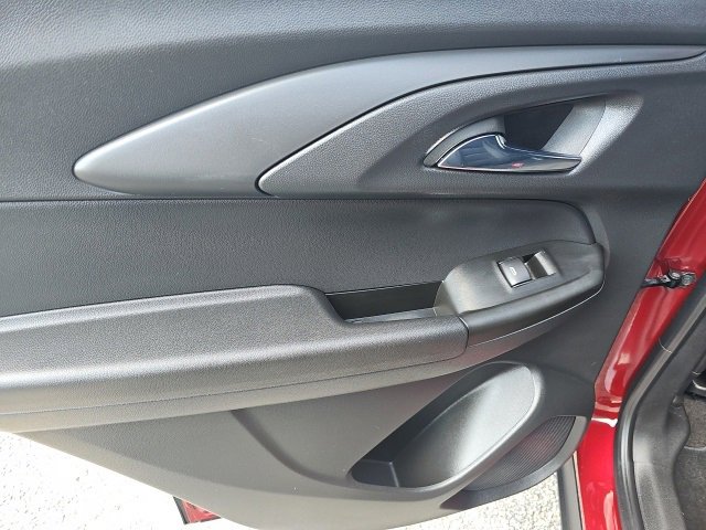 Used 2022 Chevrolet TrailBlazer RS w/ Technology Package image 12