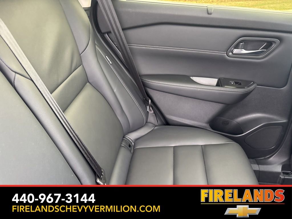 Used 2025 Nissan Rogue SL w/ Tech Package image 43