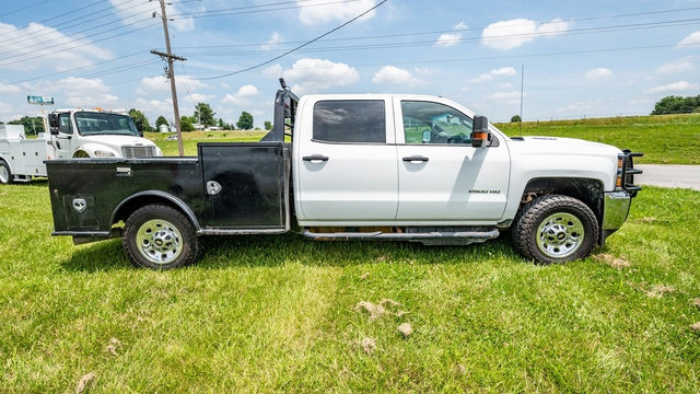 Used 2018 Chevrolet Silverado 2500 W/T w/ Snow Plow Prep Package image 3