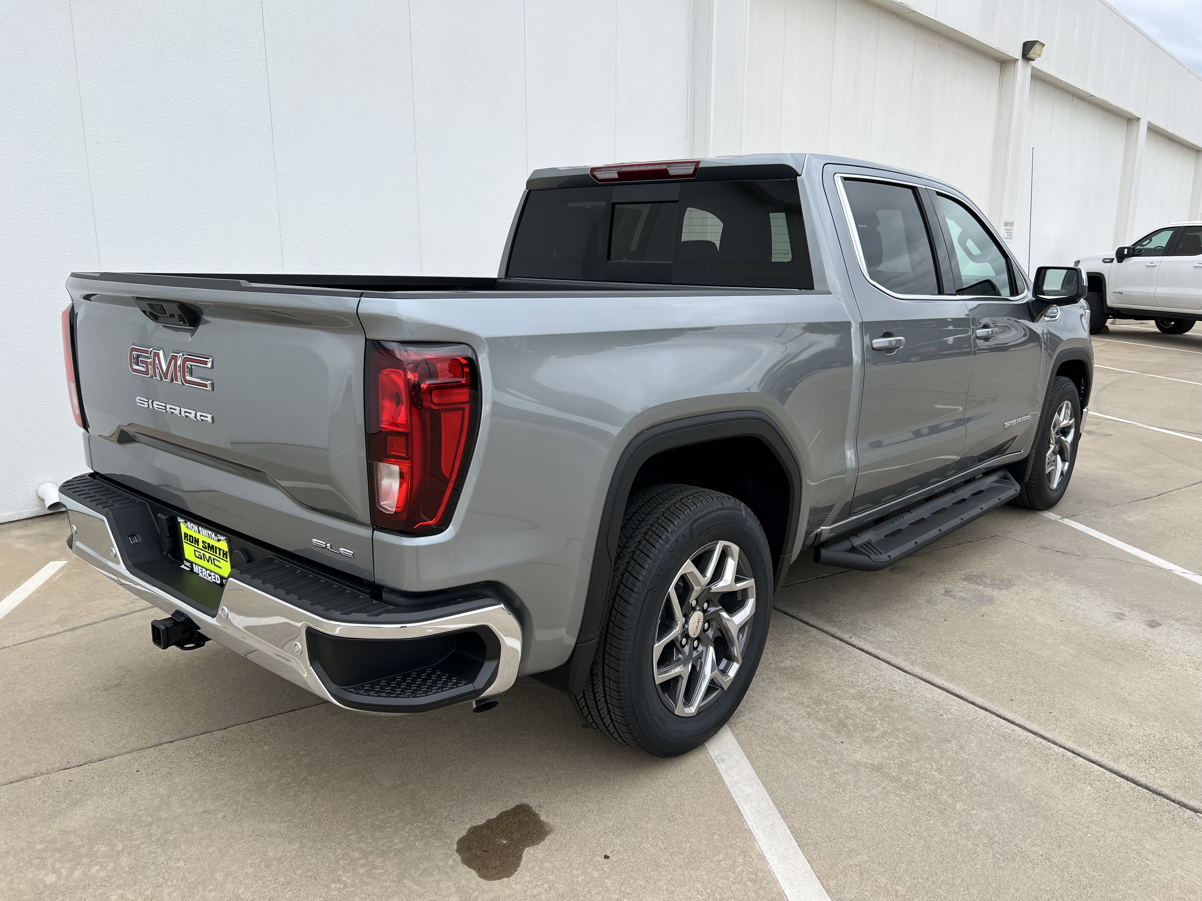 New 2026 GMC Sierra 1500 SLE w/ Preferred Package image 7