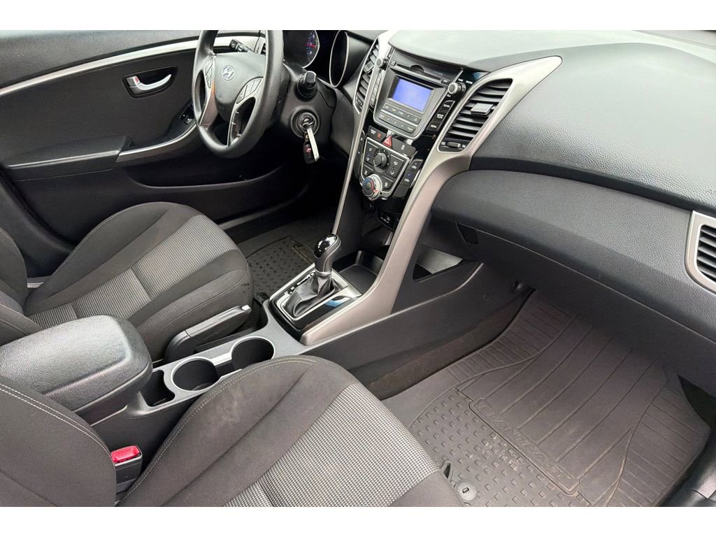 Used 2017 Hyundai Elantra GT image 17