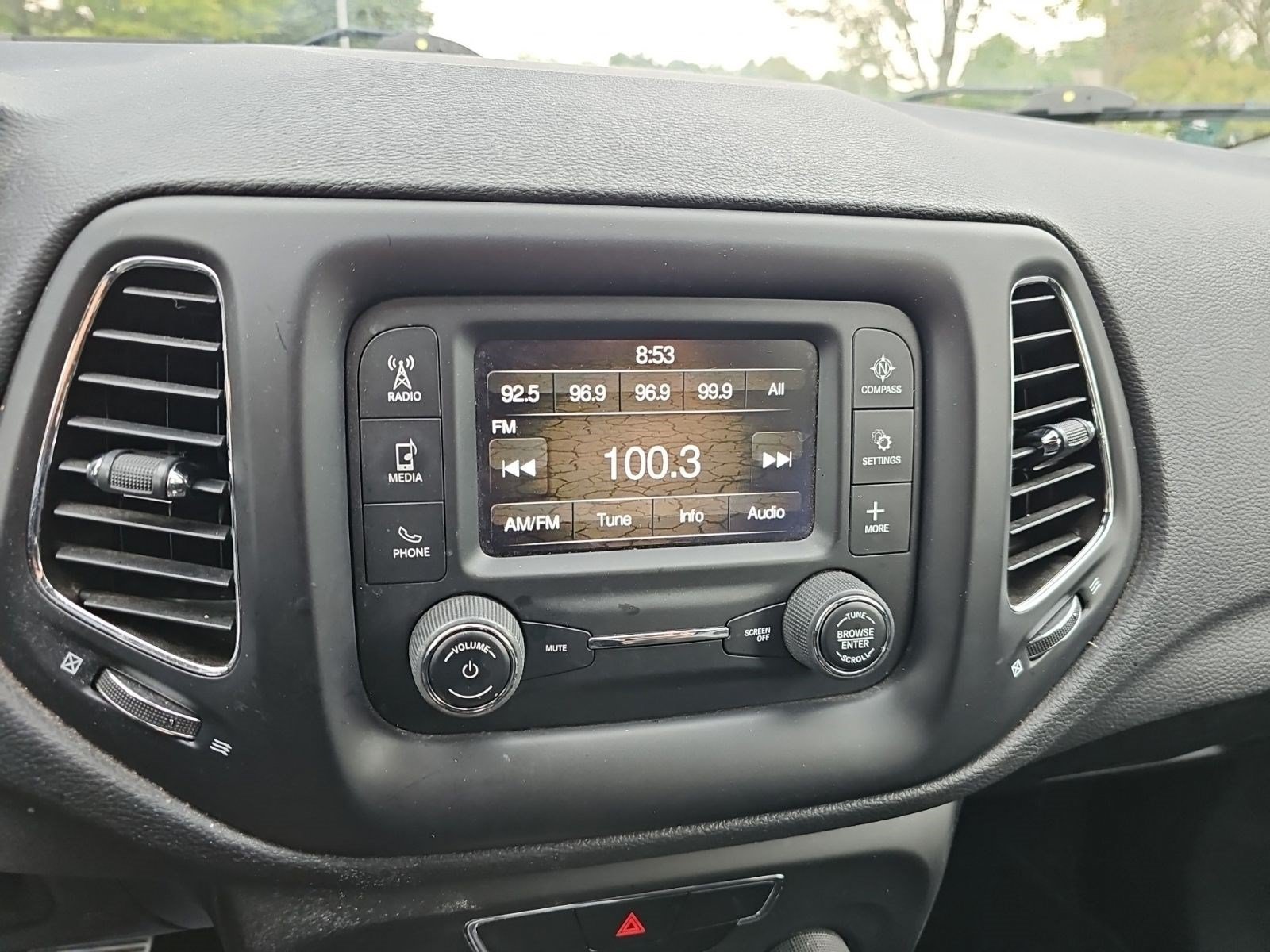 Used 2018 Jeep Compass Latitude FWD image 20