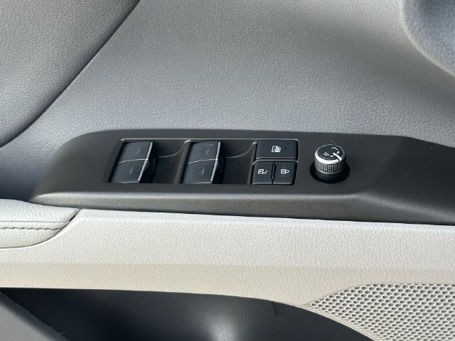 Used 2022 Toyota Camry XLE FWD image 25