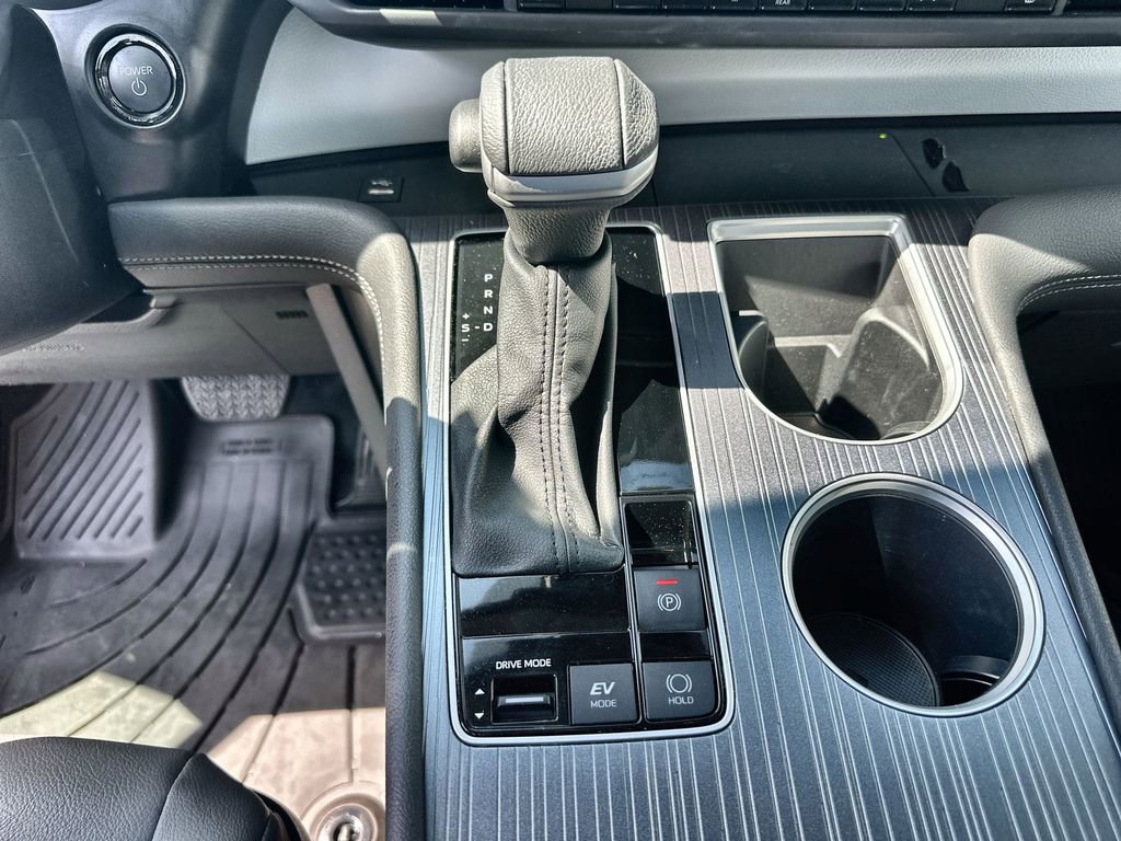 Used 2025 Toyota Sienna XLE FWD image 16