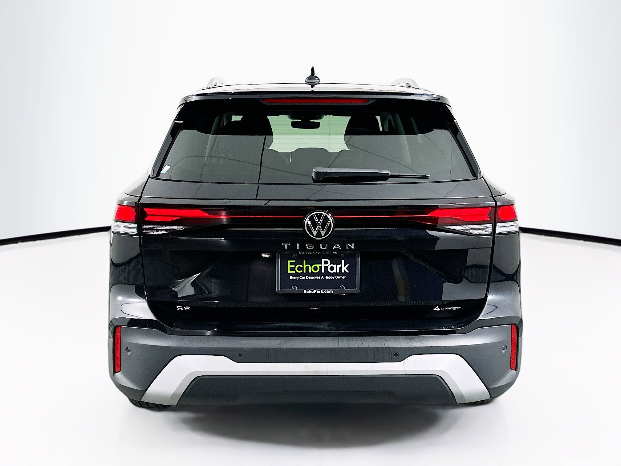 Used 2025 Volkswagen Tiguan SE image 7