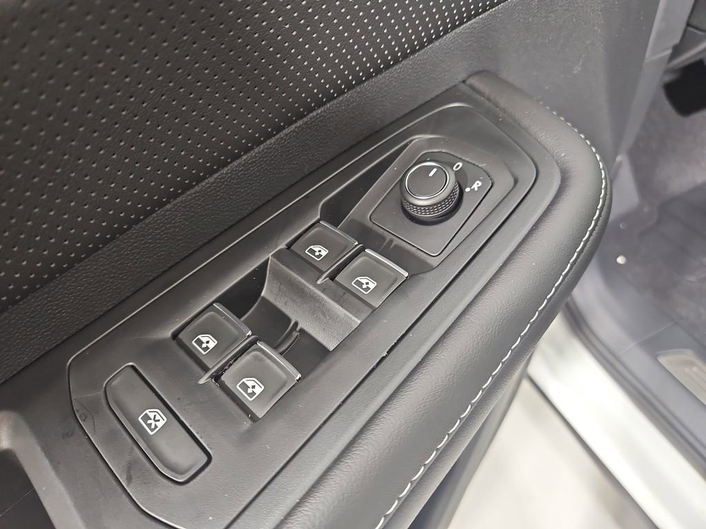 New 2026 Volkswagen Atlas Cross Sport SE image 11