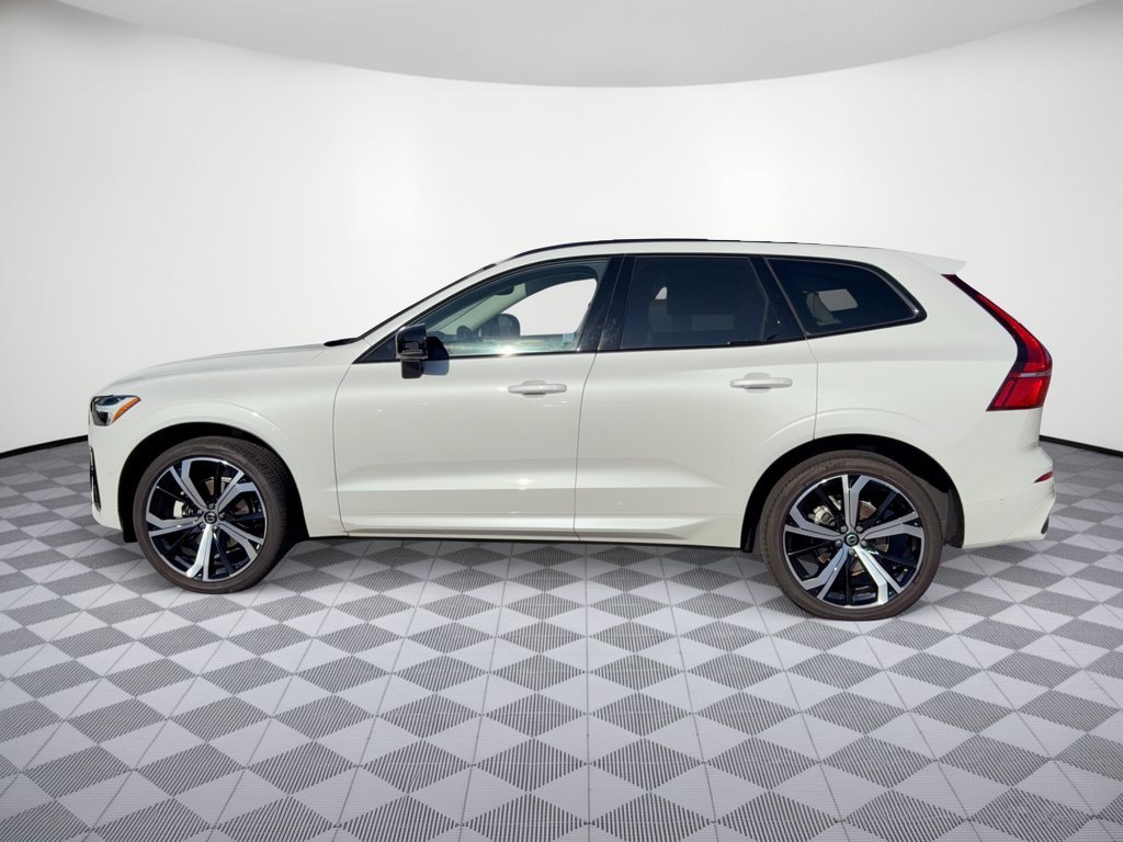 Used 2024 Volvo XC60 B5 Ultimate AWD/4WD image 2
