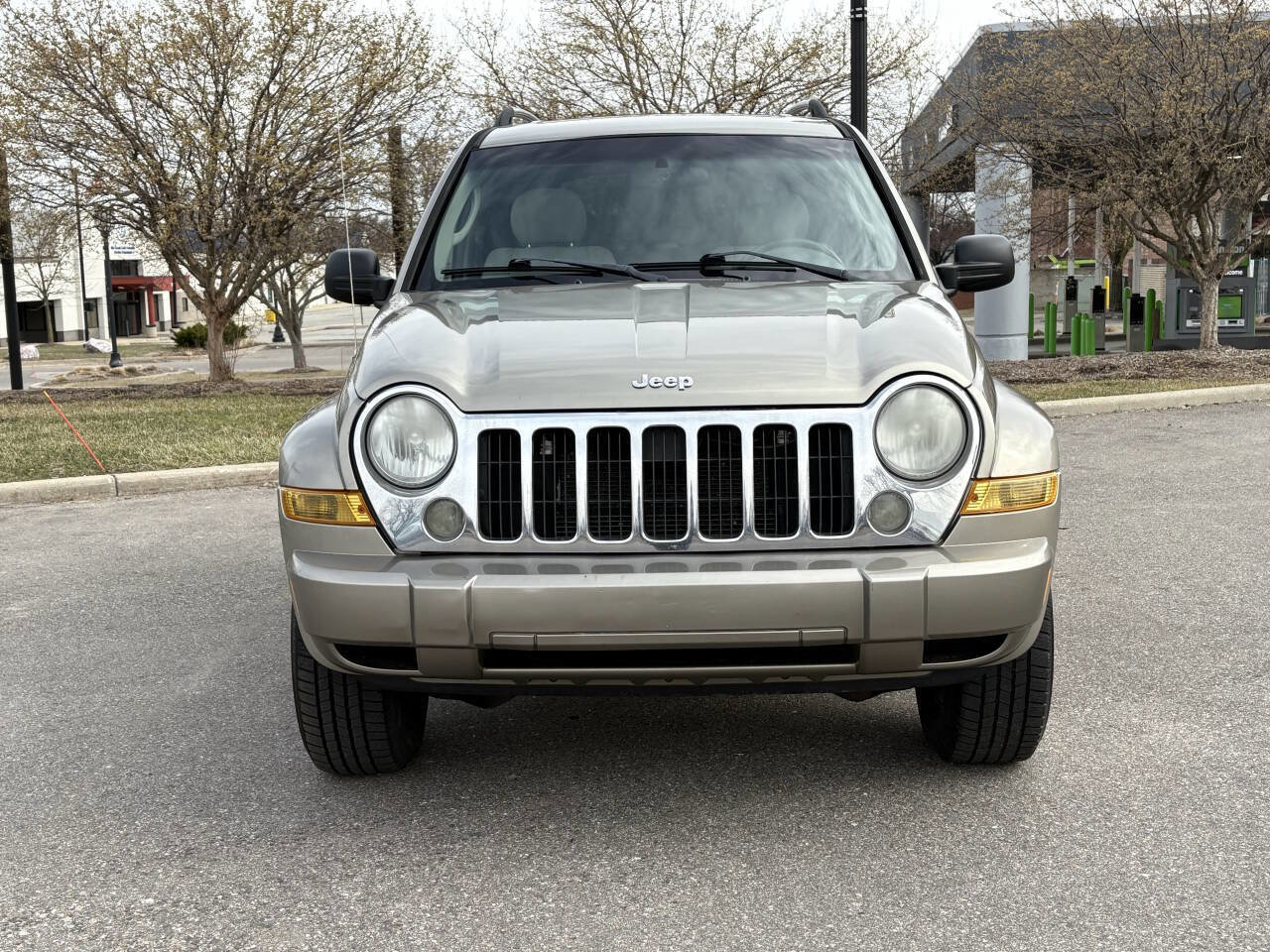 Used 2005 Jeep Liberty Limited image 5