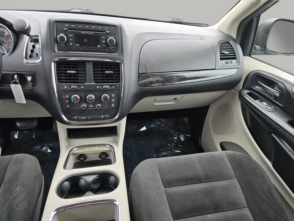 Used 2016 Dodge Grand Caravan SXT FWD image 4