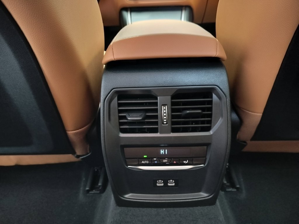 New 2026 BMW 330i Sedan w/ Premium Package RWD image 21
