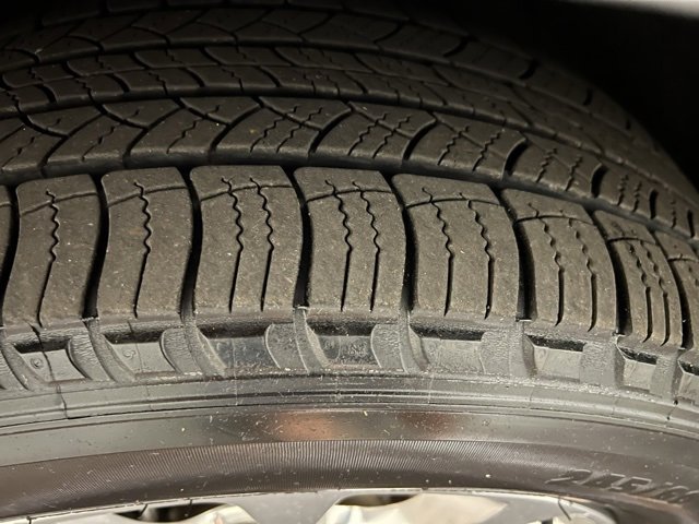 Used 2022 Chrysler Pacifica Touring-L image 11