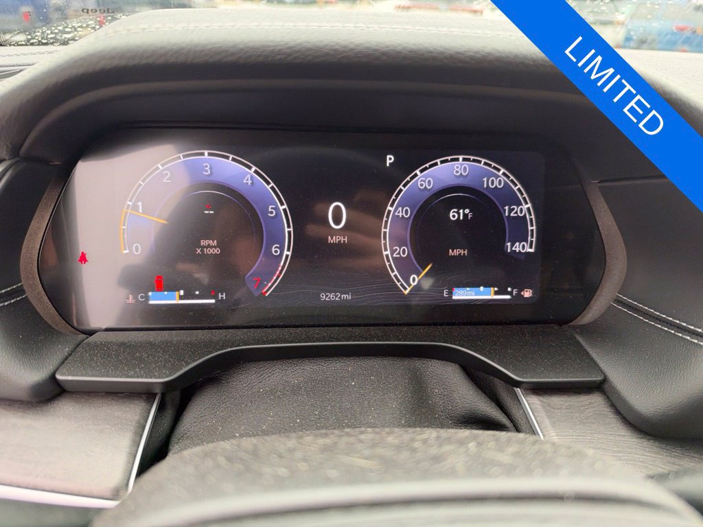 Used 2025 Jeep Grand Cherokee Limited AWD/4WD image 11