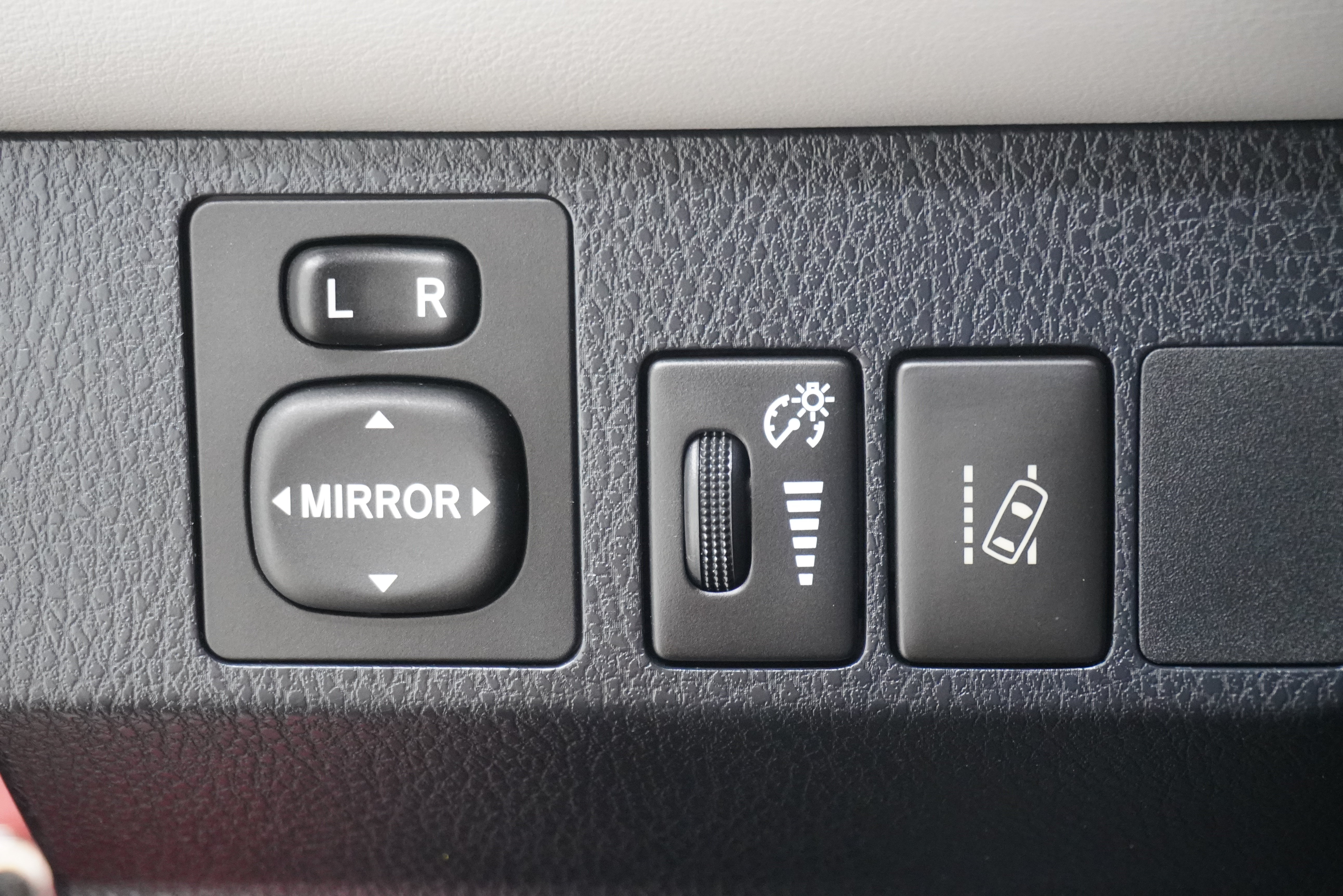 Used 2017 Toyota RAV4 XLE w/ Plus Special Value Package FWD image 23