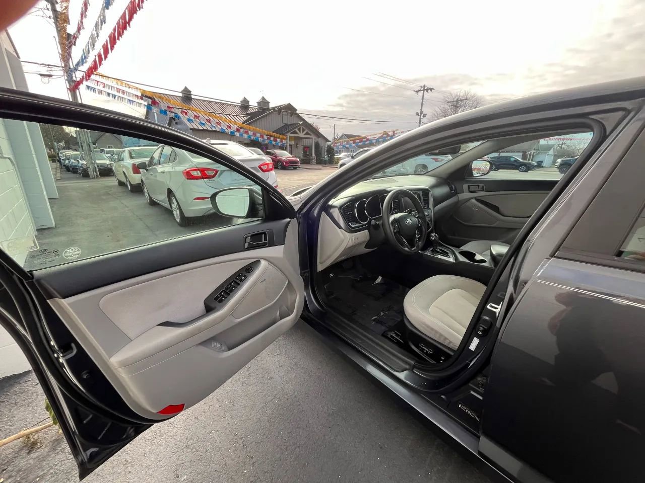 Used 2011 Kia Optima LX w/ Technology Pkg image 9