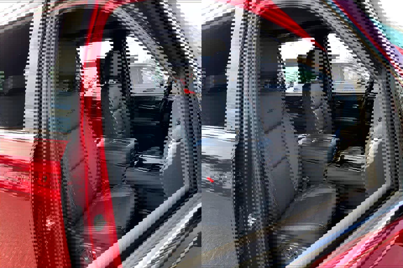 Used 2024 GMC Yukon XL Denali w/ Advanced Technology Package image 7