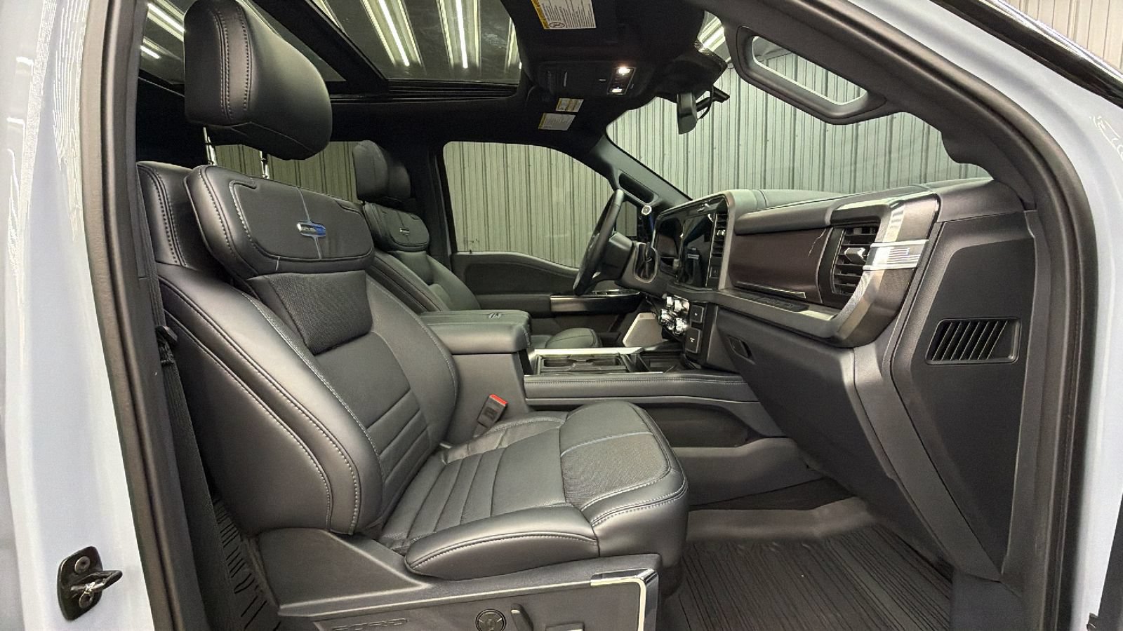 Used 2026 Ford F450 Platinum w/ FX4 Off-Road Package AWD/4WD image 37