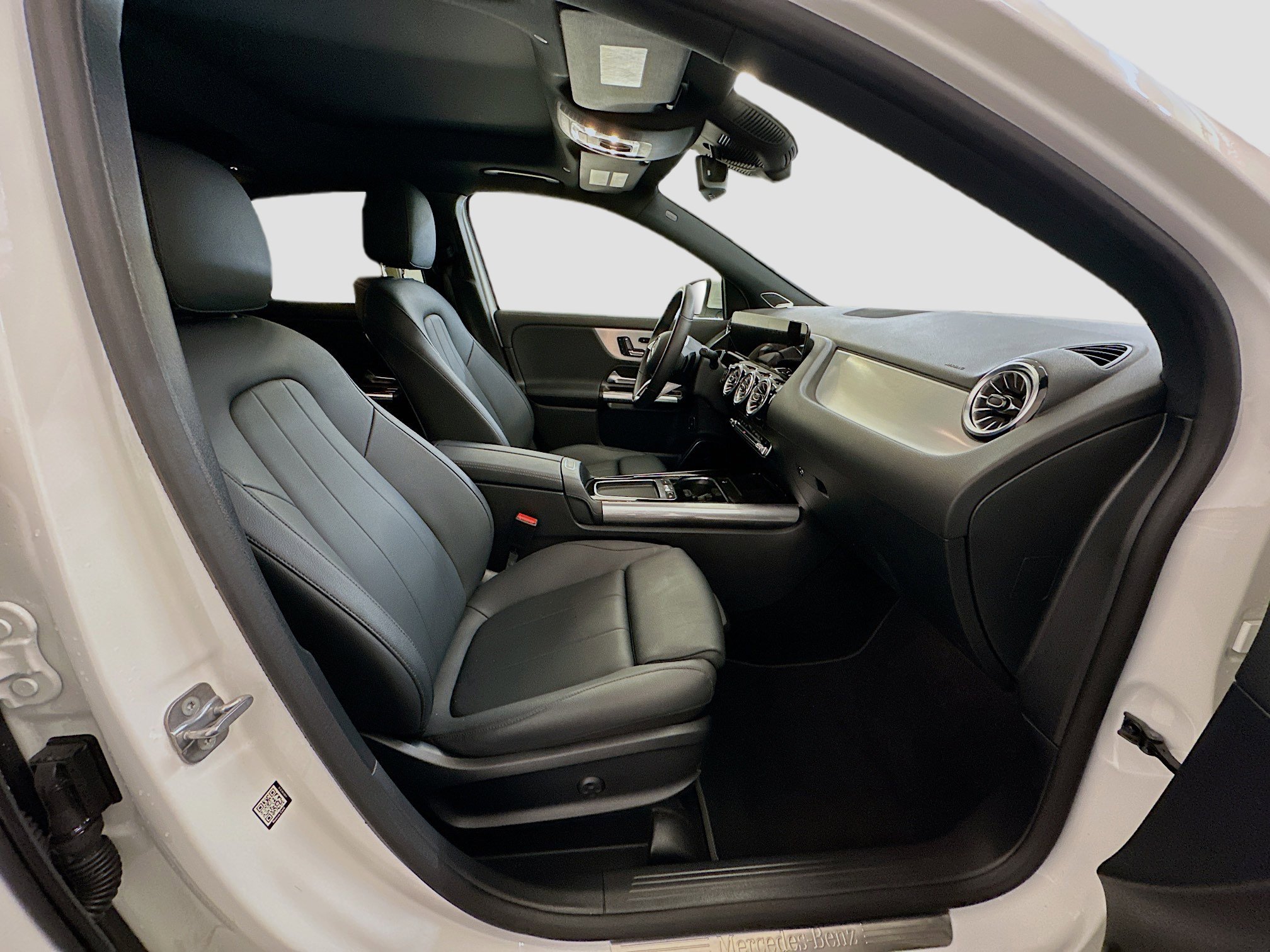 Used 2025 Mercedes-Benz GLA 250 4MATIC image 33