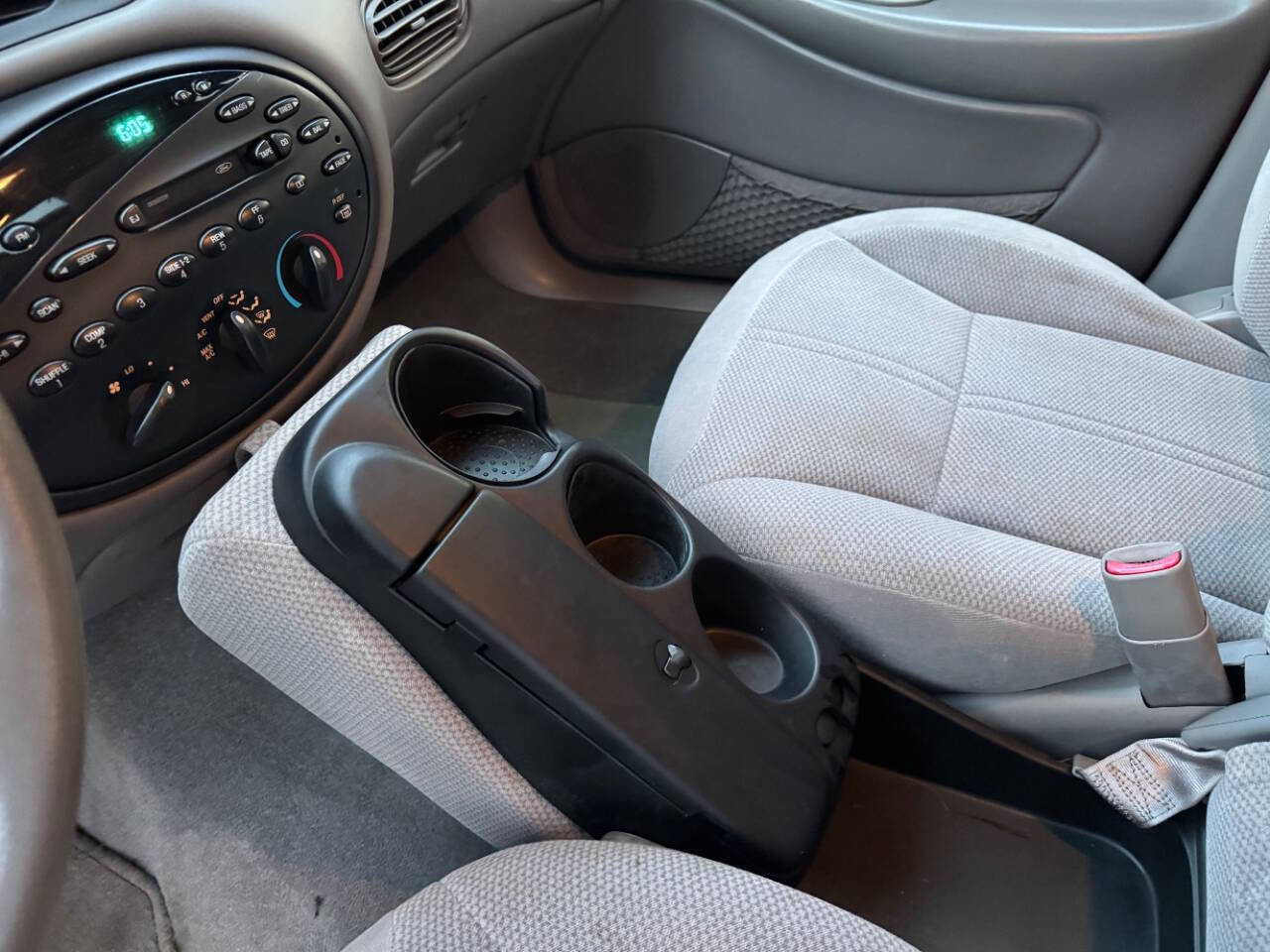 Used 1997 Ford Taurus GL image 9