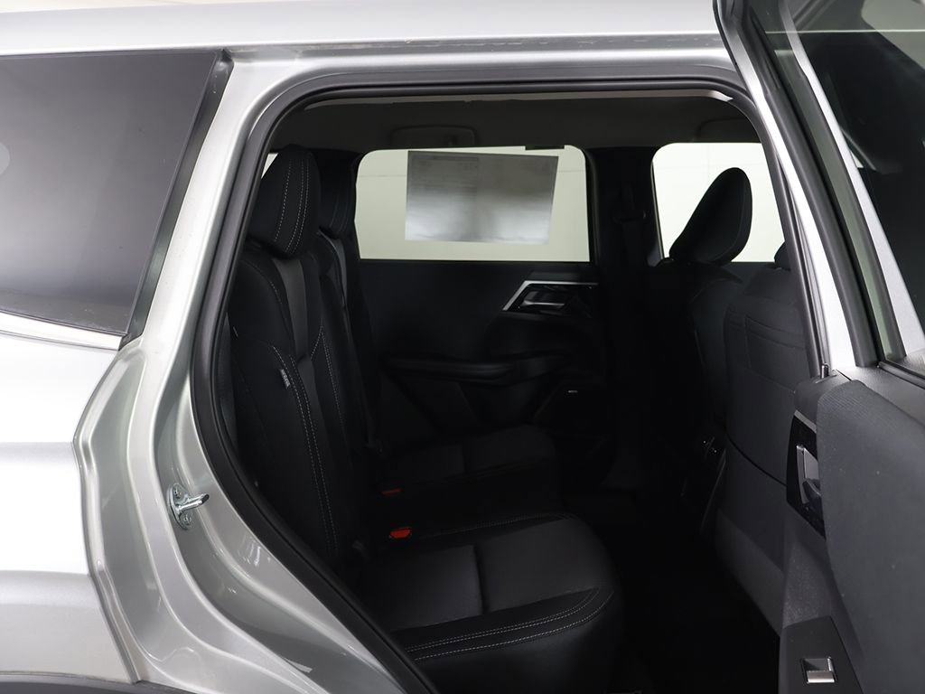 New 2026 Mitsubishi Outlander ES FWD image 29
