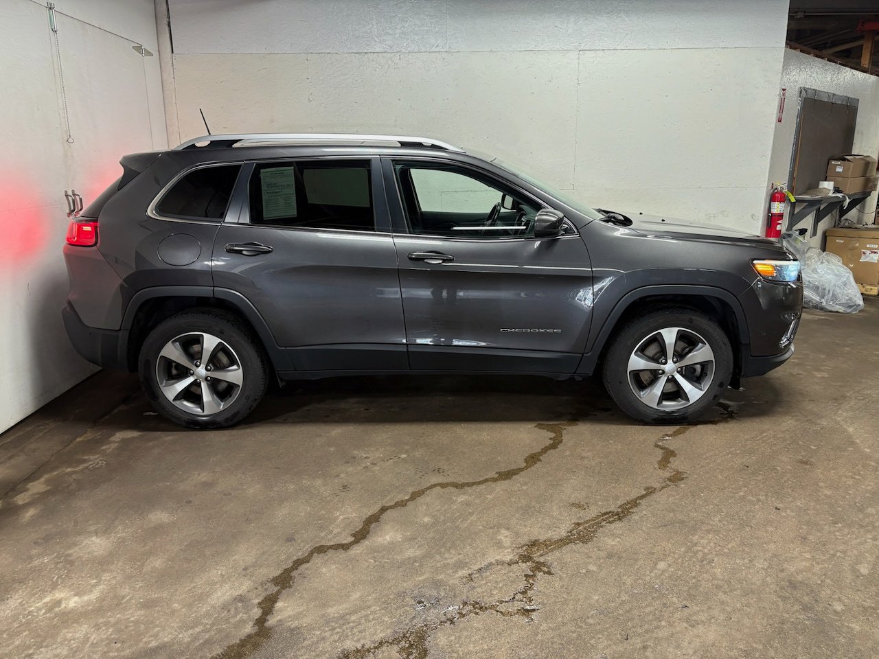Used 2021 Jeep Cherokee Limited AWD/4WD image 4