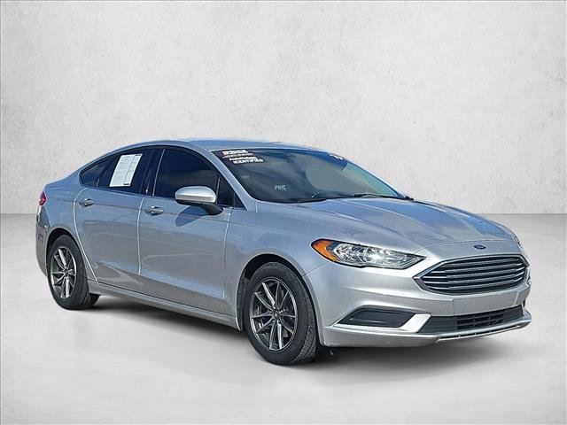 Used 2017 Ford Fusion SE w/ Fusion SE Technology Package image 3